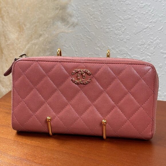 CHANEL 19 Zip Around Wallet in Blush Apricot Pink Matelasse Lambskin Authentic - Picture 2 of 9